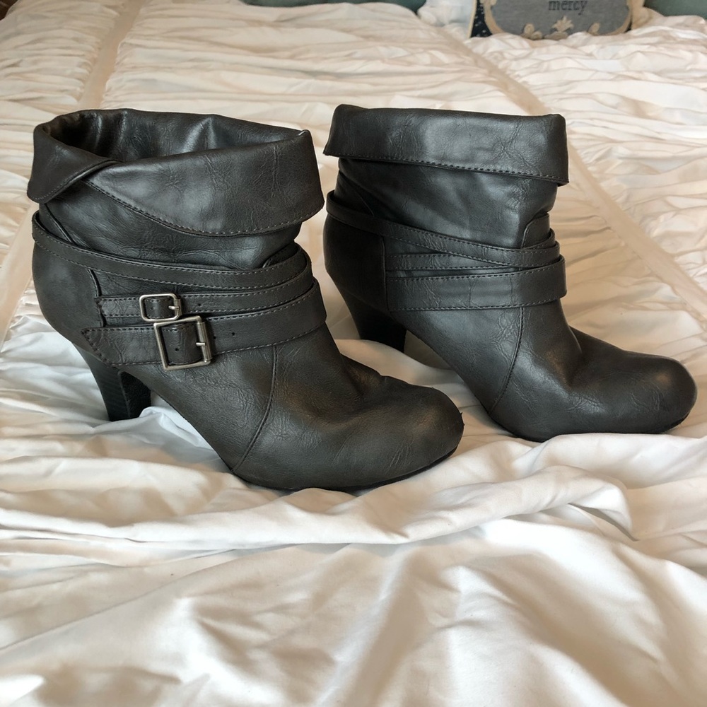 Madden Girl Grey booties